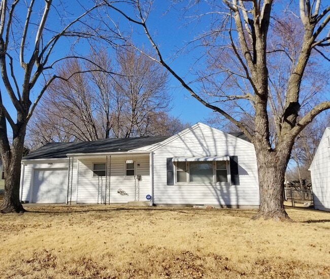 property at 4212 SW 23rd St