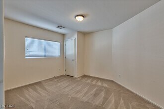 358 Silverado Pines Ave in Las Vegas, NV - Building Photo - Building Photo