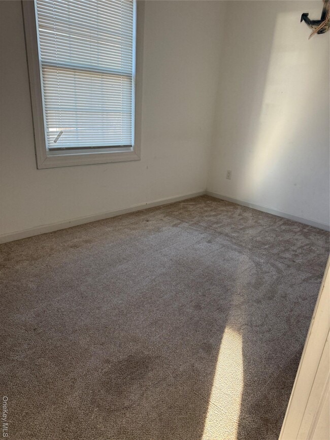 26 Manhasset Dr in Mastic Beach, NY - Foto de edificio - Building Photo