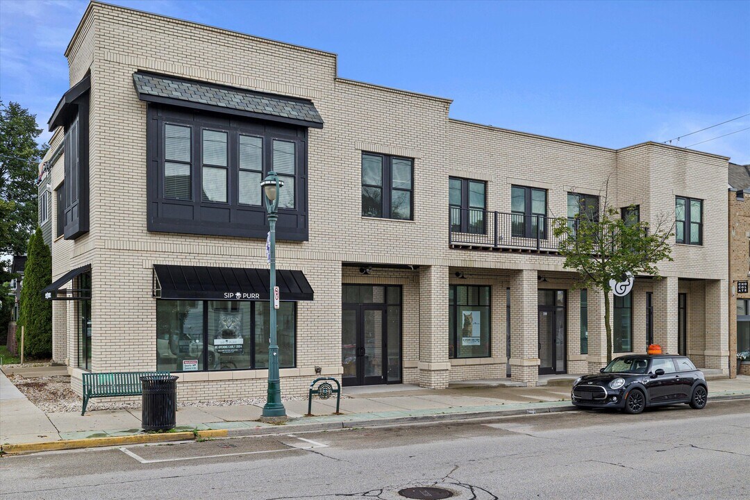 1697 N Marshall St in Milwaukee, WI - Building Photo