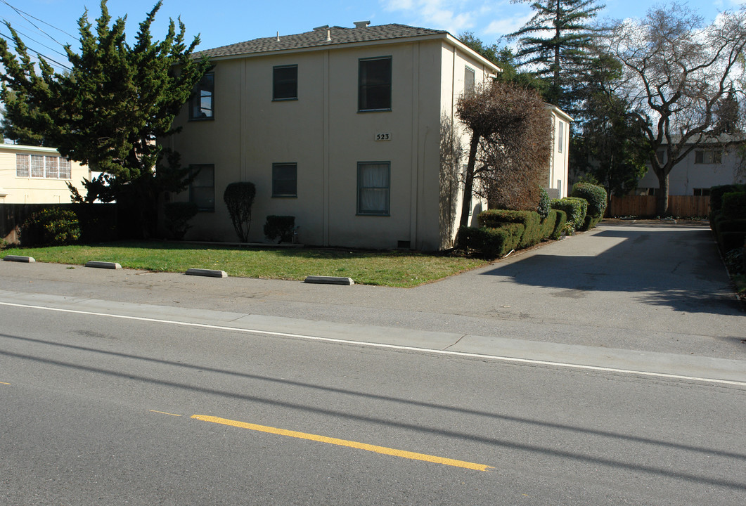 523 Matadero Ave in Palo Alto, CA - Building Photo