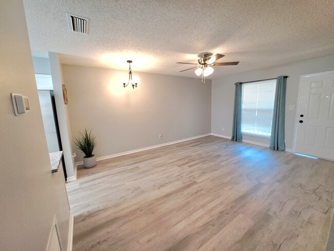 6405 Cooper Ln, Unit 4 in Jacksonville, FL - Foto de edificio - Building Photo