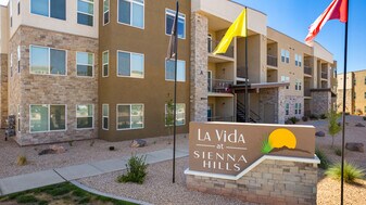 La Vida at Sienna Hills in Washington, UT - Building Photo