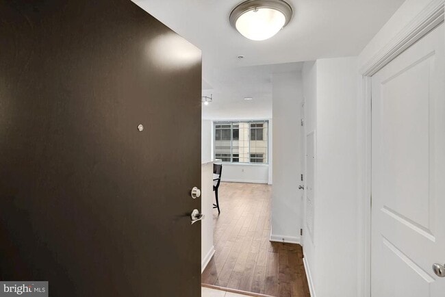 property at 851 N Glebe Rd