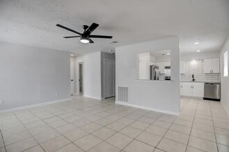 12607 Veterans Memorial Dr-Unit -B in Houston, TX - Building Photo - Building Photo