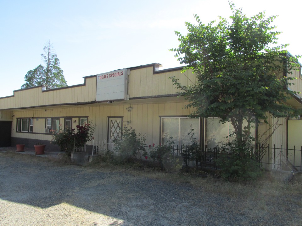 38797 California 41 in Oakhurst, CA - Building Photo