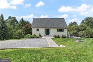 619 E Hillendale Rd in Chadds Ford, PA - Building Photo