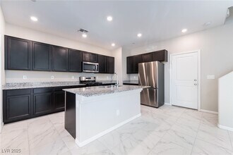 2652 Montesilvano Pl in Henderson, NV - Building Photo - Building Photo