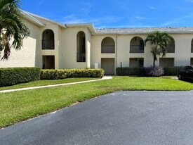 1860 Robalo Dr, Unit 3 in Vero Beach, FL - Building Photo