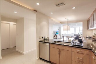 1255 E Peppertree Dr in Sarasota, FL - Building Photo - Building Photo