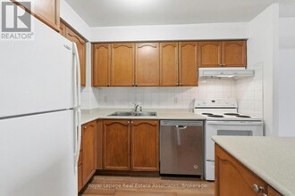 3880 Duke of York Blvd in Mississauga, ON - Building Photo - Building Photo