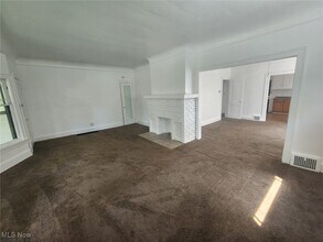 3247 E Overlook Rd in Cleveland Heights, OH - Building Photo - Building Photo