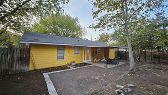 2805 Brinwood Ave in Austin, TX - Building Photo - Building Photo