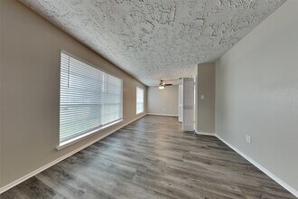13414 Tara Oak Dr in Houston, TX - Building Photo - Building Photo