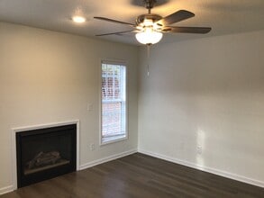 141 Cameron Way Cir in Winston-Salem, NC - Foto de edificio - Building Photo