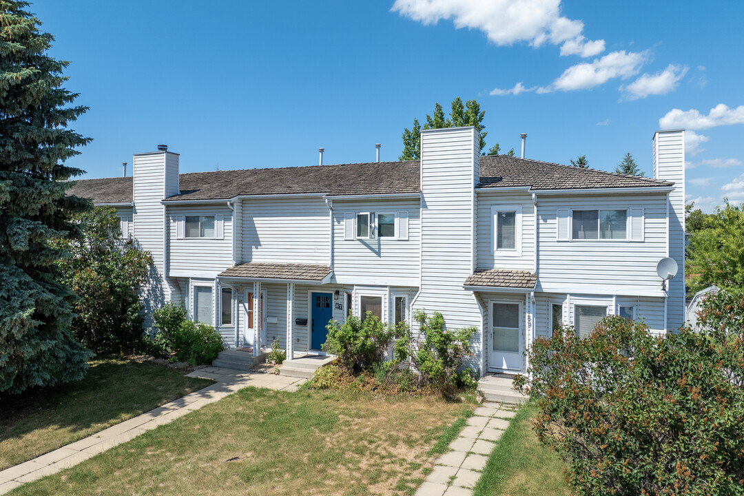 214 Northey Av in Red Deer, AB - Building Photo