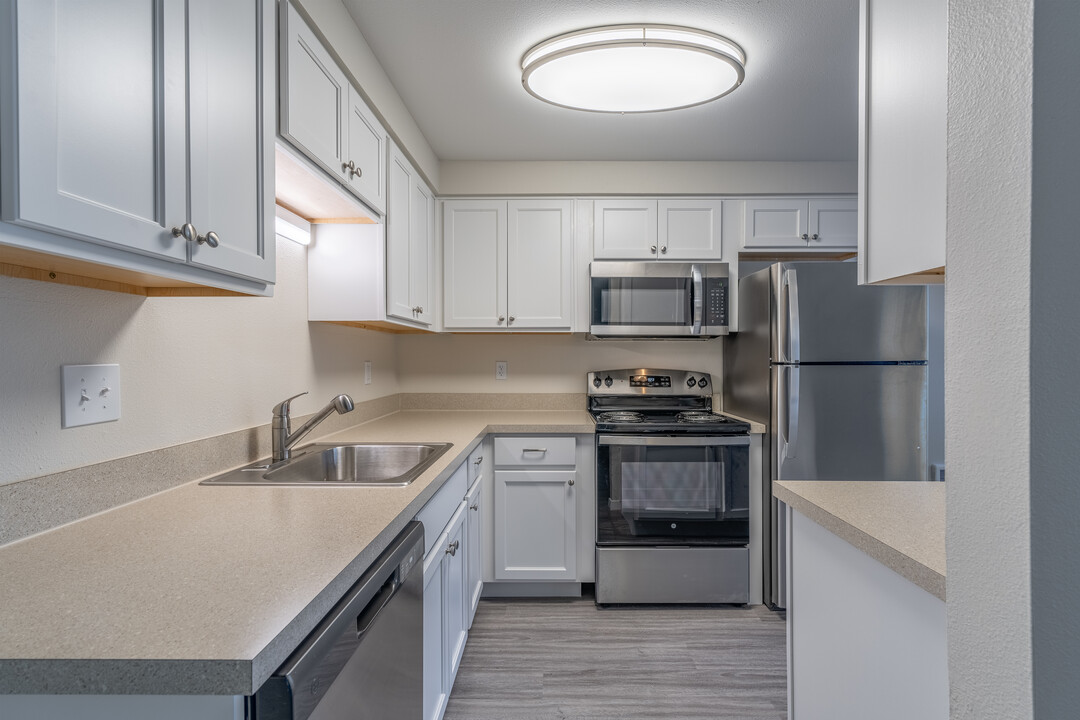 Evanbrook Apartments in Portland, OR - Building Photo
