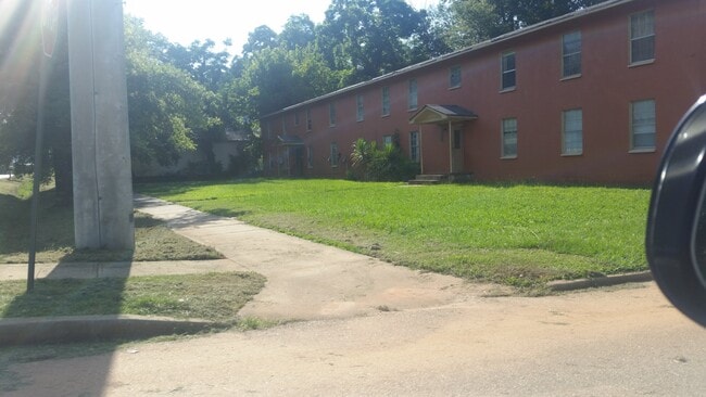 623 E Solomon St in Griffin, GA - Foto de edificio - Building Photo