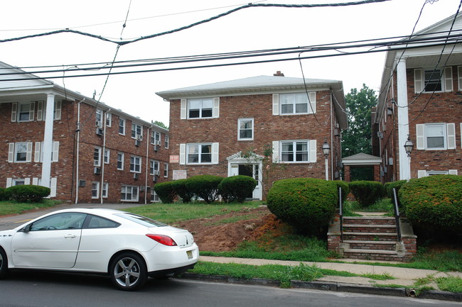 136 Westfield Ave in Elizabeth, NJ - Building Photo - Building Photo