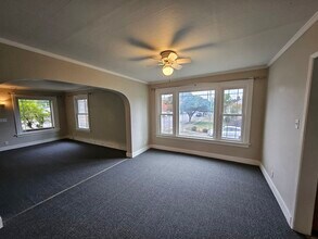 1301 N Rainier Ave in Bremerton, WA - Building Photo - Building Photo