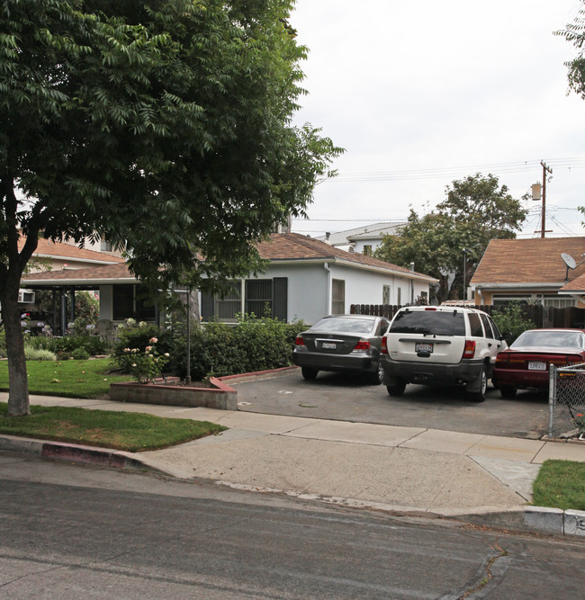 910-916 N Screenland Dr in Burbank, CA - Foto de edificio - Building Photo