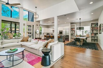 2011 Arpdale St in Austin, TX - Building Photo - Building Photo