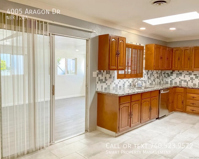 4005 Aragon Dr in San Diego, CA - Building Photo - Building Photo