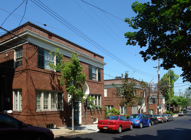 926 Bellefonte St in Pittsburgh, PA - Building Photo - Building Photo