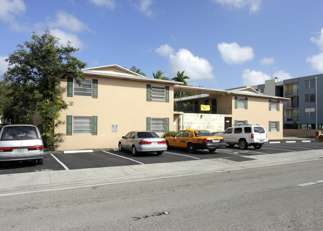 12155 NE 6th Ave in Miami, FL - Building Photo - Building Photo