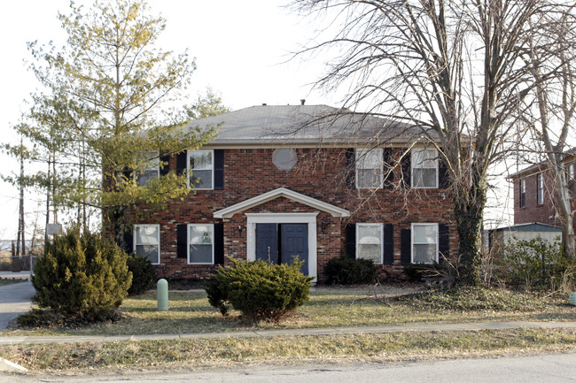 607 Revolutionary Rd in Louisville, KY - Foto de edificio - Building Photo