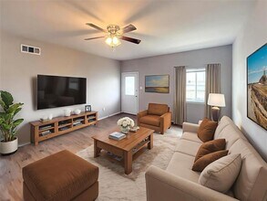 512 E Hazelwood St in Princeton, TX - Building Photo - Building Photo