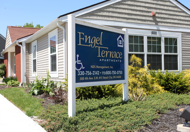 Engel Terrace in Beach City, OH - Foto de edificio - Building Photo