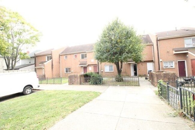 property at 306 Stanaford Pl