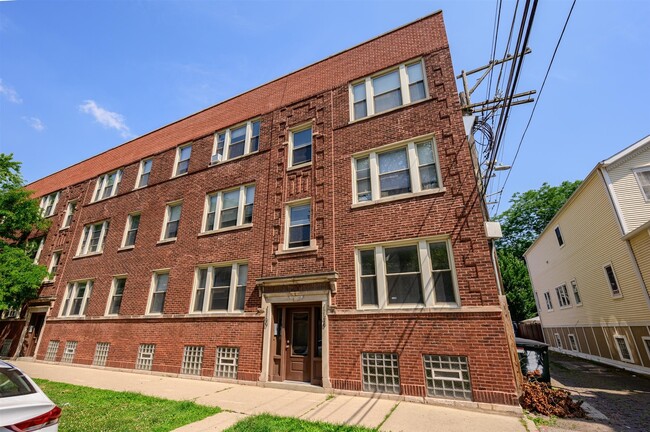 property at 1148 W Barry Ave