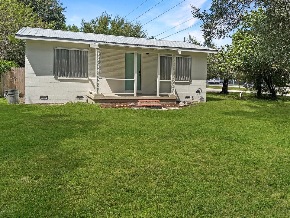 3101 S 24th St in Fort Pierce, FL - Building Photo