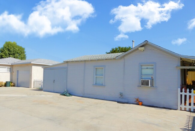 8721 Rose St in Bellflower, CA - Building Photo - Building Photo