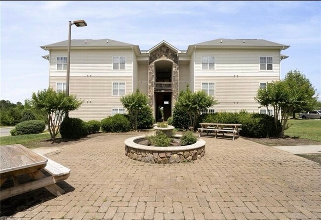 102 Campus Walk Trl, Unit APT 201