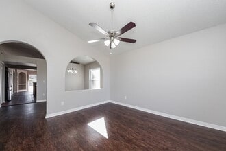 16444 Coopers Hawk Ave in Clermont, FL - Foto de edificio - Building Photo