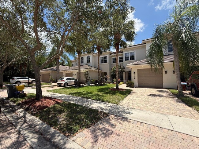 6393 Bella Cir in Boynton Beach, FL - Building Photo - Building Photo