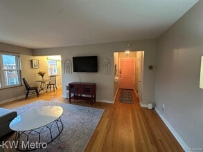 17560 Mack Ave in Grosse Pointe, MI - Building Photo - Building Photo