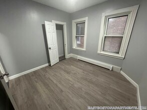 478 Saratoga St in Boston, MA - Foto de edificio - Building Photo