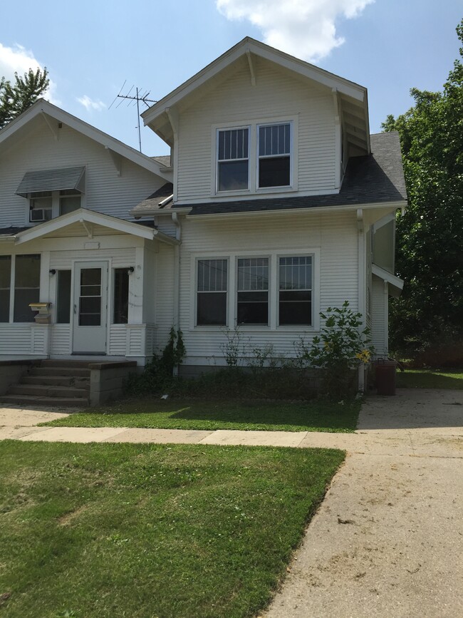 property at 506 S 4th St