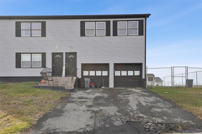 62 Williamsburg Dr in Newburgh, NY - Building Photo - Building Photo