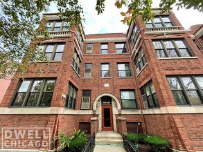 2323 N Kedzie Blvd, Unit 2 in Chicago, IL - Building Photo - Building Photo
