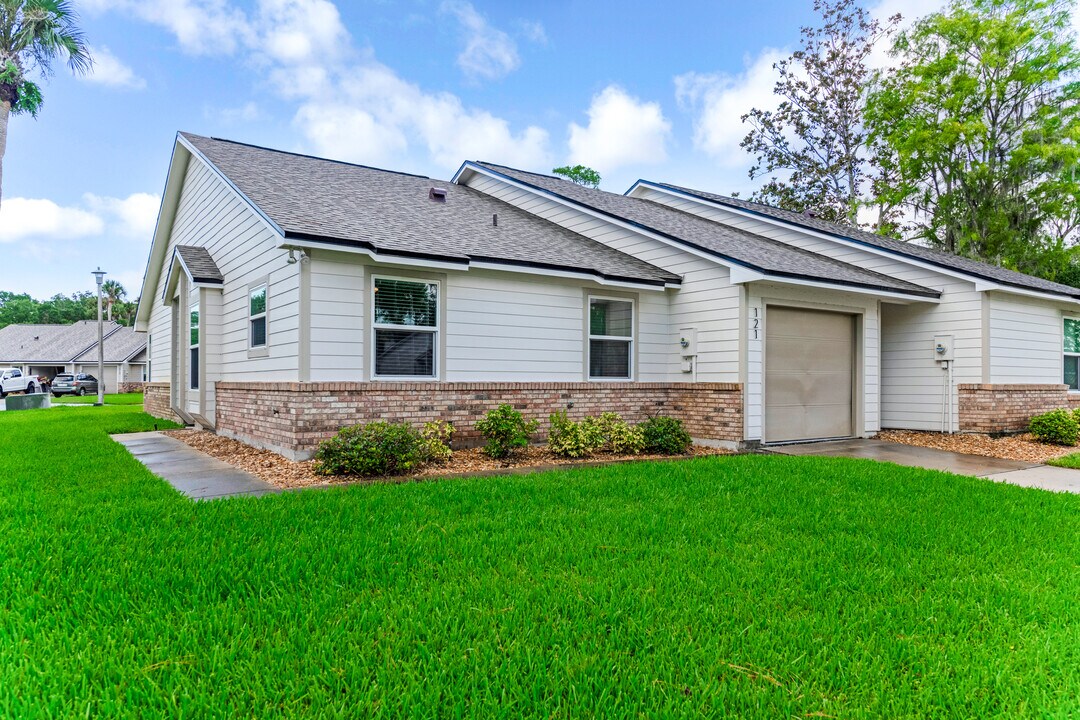 121 Bob White Ct in Daytona Beach, FL - Building Photo