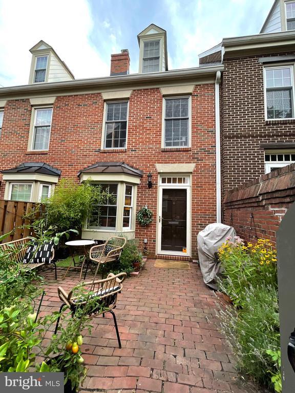 673 S Columbus St in Alexandria, VA - Foto de edificio - Building Photo