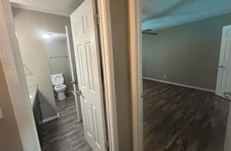 351 Bedford Rd in Bedford, TX - Building Photo - Building Photo