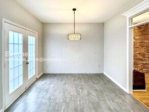 8002 St Charles Square in Roswell, GA - Building Photo - Building Photo