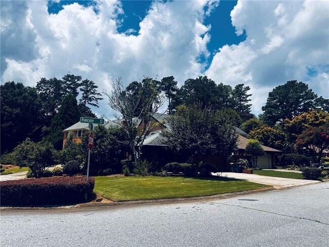 property at 290 Francyne Ct NE