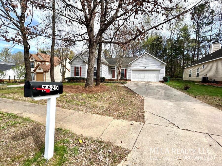 7625 Pence Pond Ln in Charlotte, NC - Building Photo
